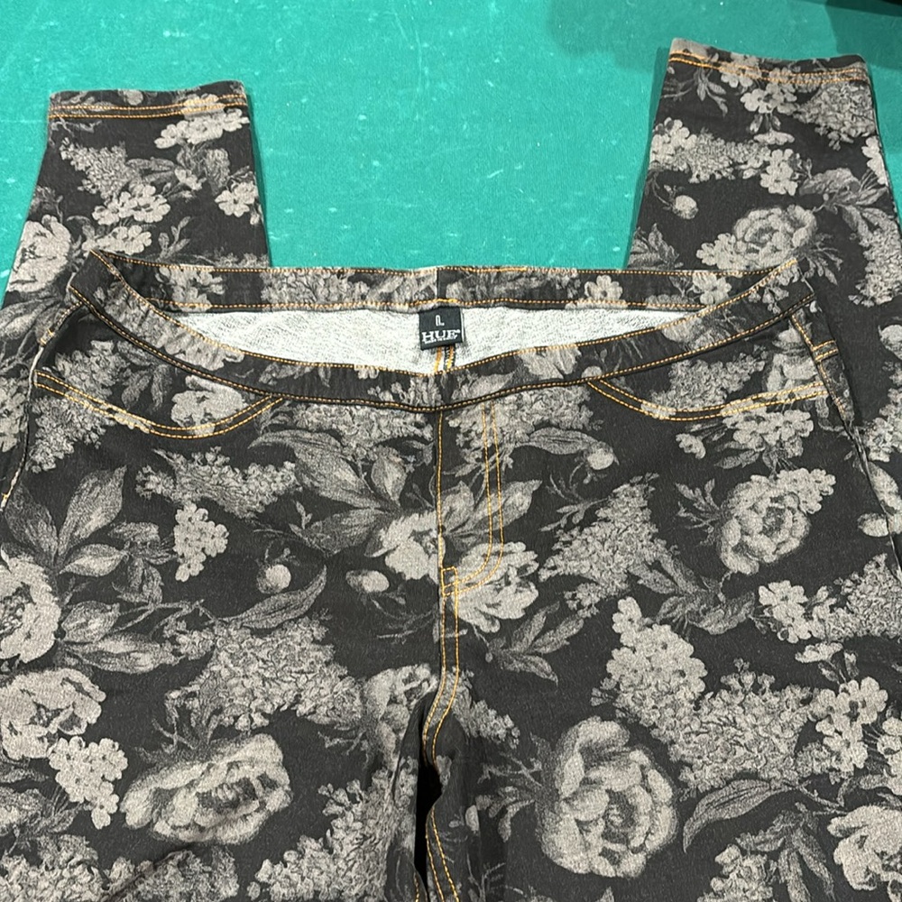 Black and Grey Floral Jeggings - Picture 2 of 2